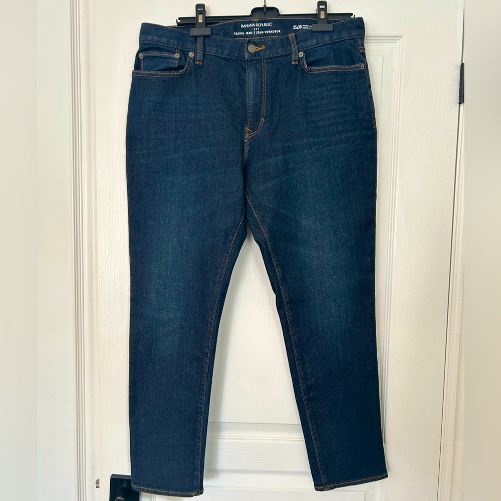 EUC Men’s Banana Republic Jeans
Sz. 35 x 30
Dark wash
Travel Jean / skinny fit